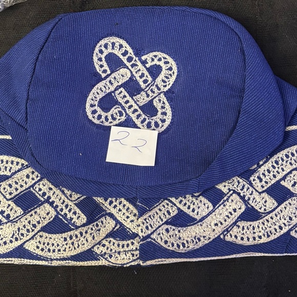 Elegant Men’s Blue Asooke Traditional Hat/Cap with White/Silverish Embroidery. - Picture 4 of 4